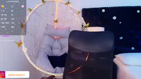 ANNIE  online show from September 2025 12:05:01 PM