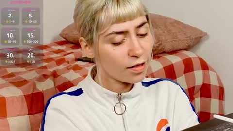 annietinky online show from September 2025 02:24:02 AM