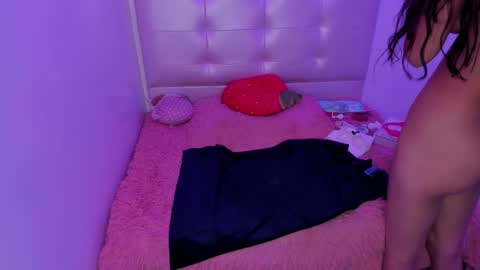 Annie Evans  online show from February 2025 08:06:02 PM