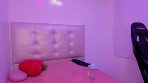 Annie Evans  online show from February 2025 05:19:02 PM