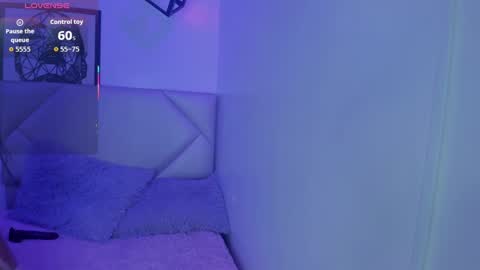 Annie Evans  online show from September 2025 03:01:01 PM