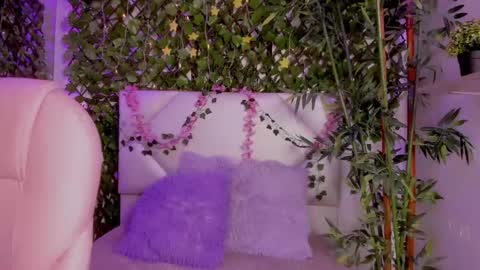 Annie Evans  online show from November 2025 04:18:01 PM