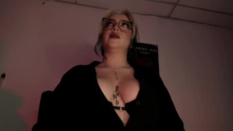 Annika online show from October 2025 04:57:02 AM