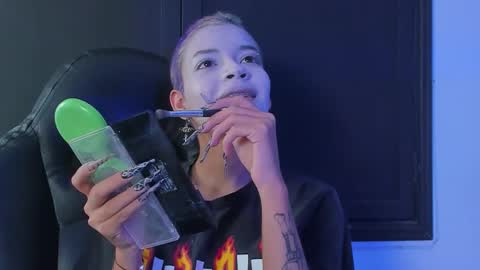 Snapshot of anny_kiitty_ chatting on November 2025 04:48:02 AM Anny online show from November 2025 04:48:02 AM