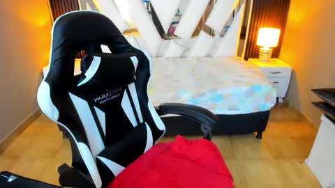 anny online show from November 2025 12:08:02 PM