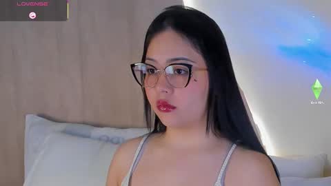 A N N Y E  online show from October 2025 12:13:02 PM