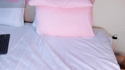 A N N Y E  online show from October 2025 01:45:02 PM