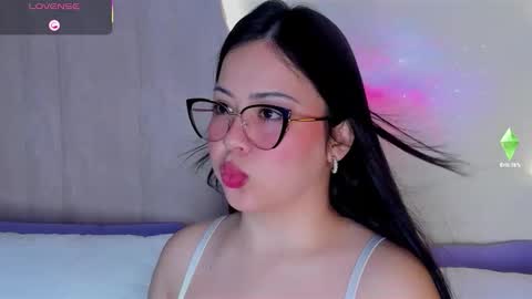 A N N Y E  online show from November 2025 01:10:02 PM