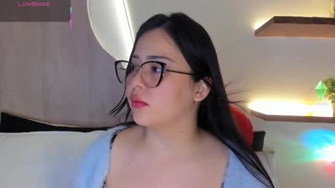 A N N Y E  online show from November 2025 12:02:02 PM