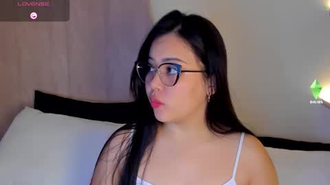 A N N Y E  online show from November 2025 12:04:02 PM