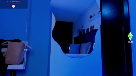 A N N Y E  online show from December 2025 12:32:02 PM