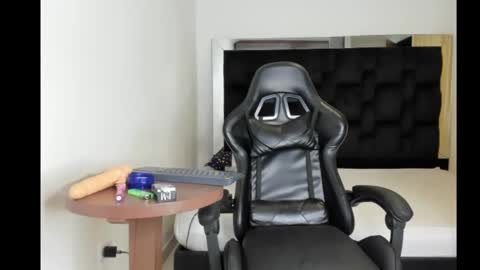 annyfernandez online show from December 2024 05:03:01 AM