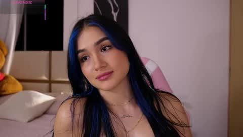 Snapshot of annyhizzle chatting on May 2026 02:06:02 AM online show from May 2026 02:06:02 AM