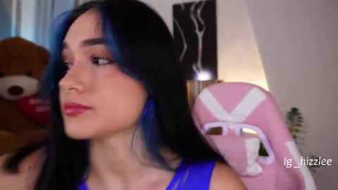 Snapshot of annyhizzle chatting on May 2026 04:19:02 AM online show from May 2026 04:19:02 AM