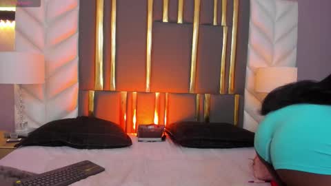 Snapshot of annyosoriio chatting on November 2025 12:31:02 PM Anny online show from November 2025 12:31:02 PM