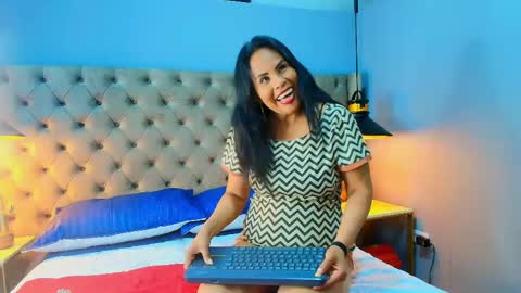 Snapshot of anthonelaa__ chatting on April 2026 08:17:02 PM Anthonelaa online show from April 2026 08:17:02 PM