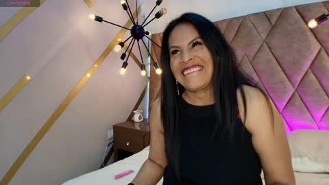Snapshot of anthonelaa__ chatting on May 2026 08:58:02 PM Anthonelaa online show from May 2026 08:58:02 PM