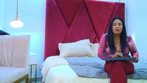 Snapshot of anthonelaa__ chatting on June 2026 07:37:02 PM Anthonelaa online show from June 2026 07:37:02 PM