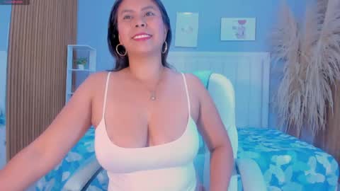 anthonella  online show from April 2026 12:11:02 PM