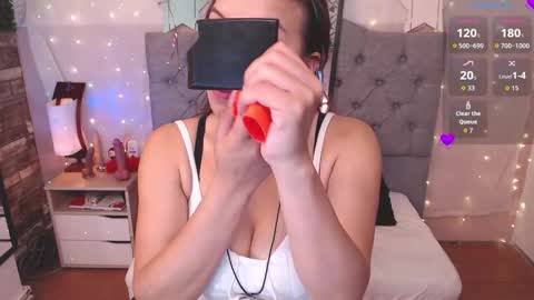 antolyh_c online show from November 2025 01:54:02 PM