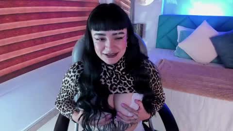 Snapshot of antonela_vargas chatting on April 2026 12:15:01 PM Anto online show from April 2026 12:15:01 PM