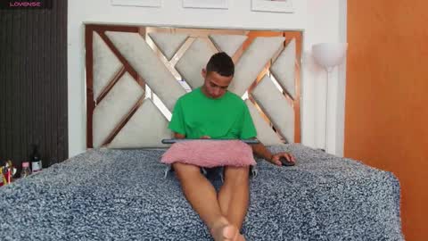 antonella_and_thiago_ online show from November 2025 12:27:01 PM