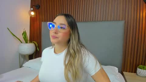 A N T O N E L L A  online show from January 2025 01:52:02 PM