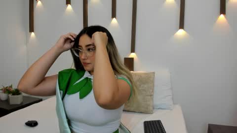 A N T O N E L L A  online show from January 2025 11:58:02 AM