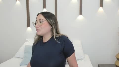 A N T O N E L L A  online show from January 2025 05:59:02 PM