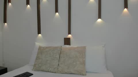 A N T O N E L L A  online show from January 2025 12:00:01 PM