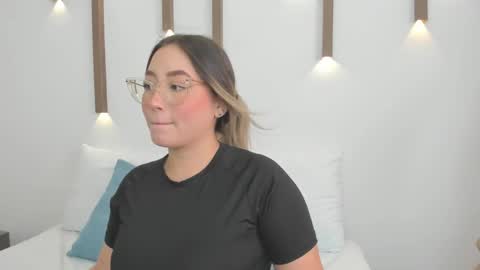 A N T O N E L L A  online show from February 2025 03:04:01 PM