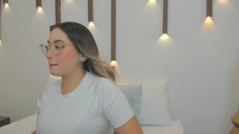 A N T O N E L L A  online show from February 2025 12:06:02 PM