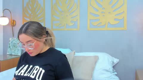 A N T O N E L L A  online show from March 2025 07:28:02 PM