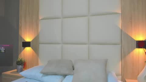 A N T O N E L L A  online show from October 2025 12:23:02 PM