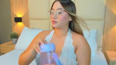 A N T O N E L L A  online show from January 2026 12:18:01 PM