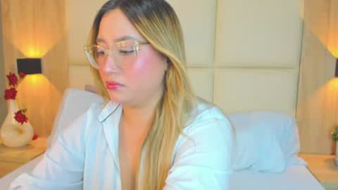 Snapshot of antonella_cutie_ chatting on June 2026 01:19:02 PM A N T O N E L L A online show from June 2026 01:19:02 PM