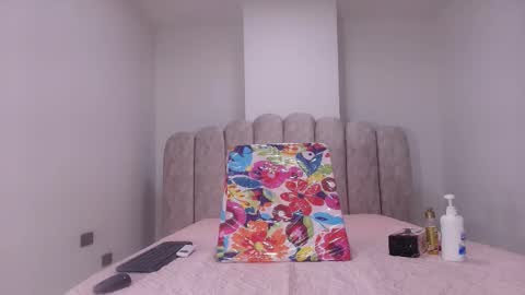 Antonella online show from November 2025 12:05:01 PM