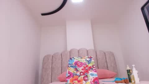 Antonella online show from December 2025 11:59:01 AM