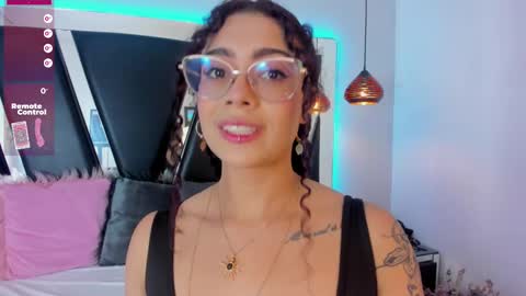 A N T O N E L L E  online show from February 2025 12:08:02 PM