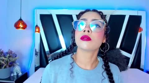 A N T O N E L L E  online show from February 2025 11:35:02 AM