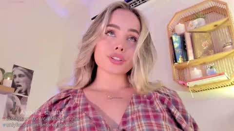 Snapshot of antonia_savatto_ chatting on October 2025 08:55:02 PM o ANTO online show from October 2025 08:55:02 PM