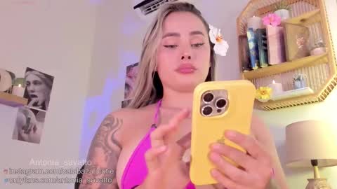 Snapshot of antonia_savatto_ chatting on November 2025 09:14:01 PM o ANTO online show from November 2025 09:14:01 PM