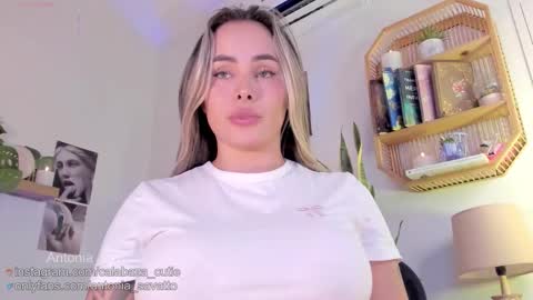 Snapshot of antonia_savatto_ chatting on November 2025 08:55:01 PM o ANTO online show from November 2025 08:55:01 PM