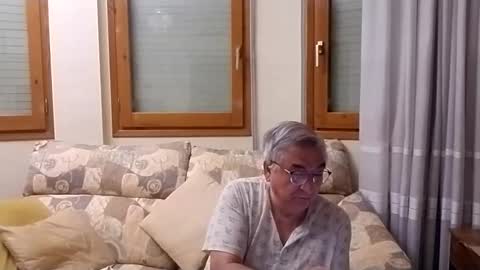 Antonio online show from October 2025 09:45:01 PM