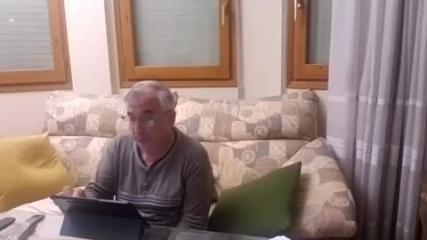 Antonio online show from October 2025 07:32:01 PM