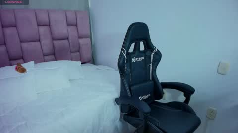 anttonella_lux online show from April 2026 11:18:02 PM