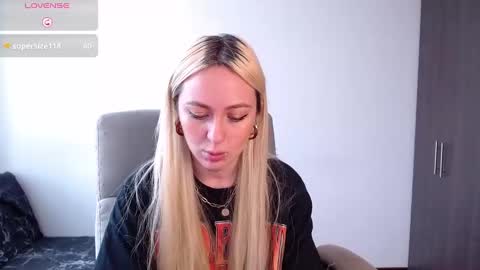 Antonia online show from December 2024 07:00:01 PM