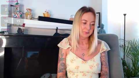 Antonia online show from November 2025 07:23:01 PM