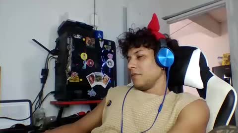 AnuarDHM online show from November 2025 12:16:01 PM