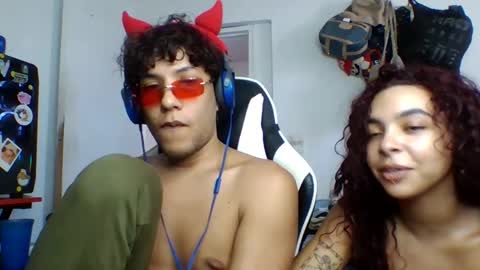 AnuarDHM online show from November 2025 05:47:01 PM